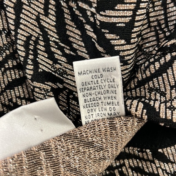 Chico’s Travelers Collection Full Zip Up Shimmer Jacket - Picture 4 of 4